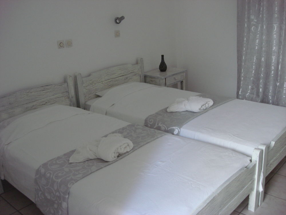 Hotel_Stella_Paros_Naoussa_camera.jpg
