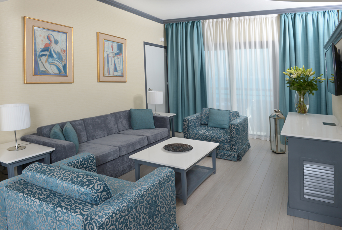 RS_20111_20-_20lounge-large.jpg