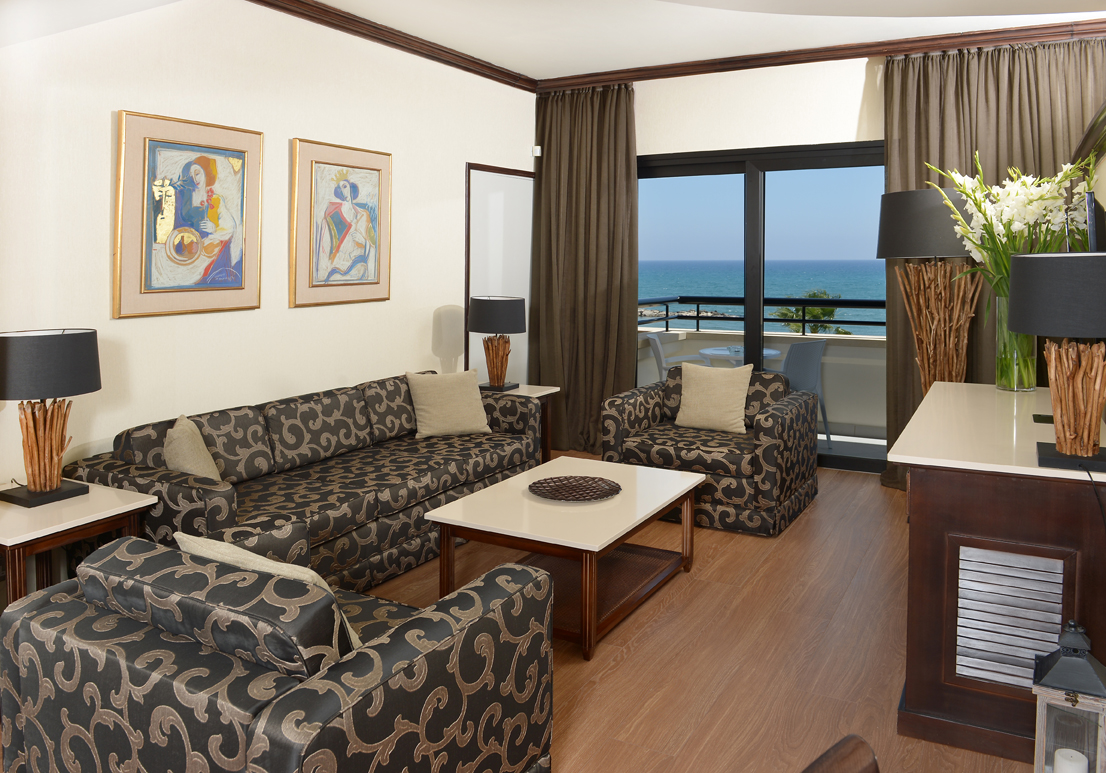 RS_20211_20-_20lounge-large.jpg