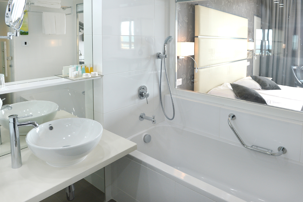 SSV_20bathroom-large.jpg