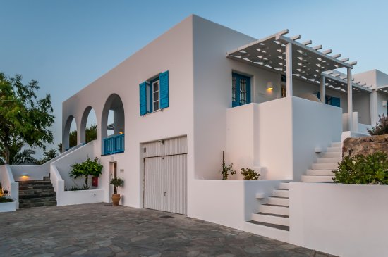 eiriana-luxury-suites.jpg