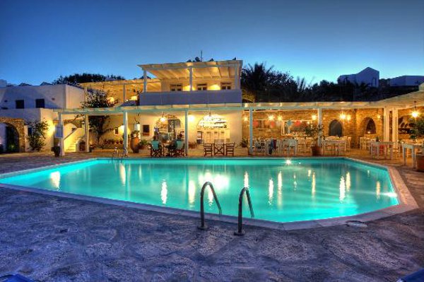 hotel-paros-philoxenia_-_bar__piscina.jpg