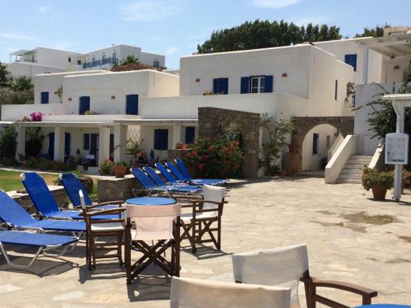 hotel-paros-philoxenia_-_bar_piscina.jpg