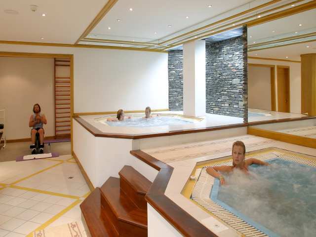jacuzzi_at_the_Louis_Colossos_Beach_Hotel.JPG