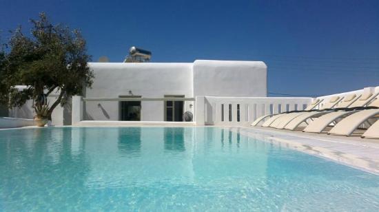 paolas-beach-apartments.jpg